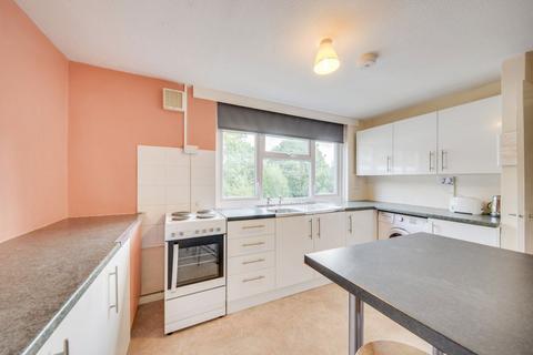 3 bedroom flat to rent, Longmeadow Way, Canterbury