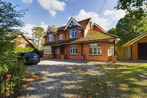 6 bedroom detached house for sale, Mill Lane, Yateley GU46