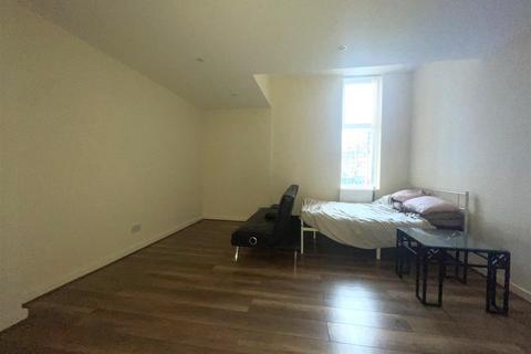 Studio to rent, Narborough Road, Leicester