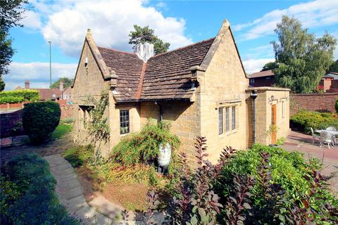 2 bedroom bungalow for sale, Lewes Road, East Grinstead, West Sussex