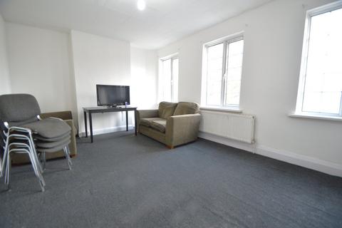 3 bedroom apartment to rent, Southall, Middlesex, UB1