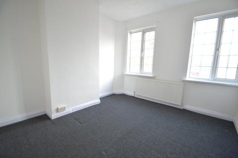 3 bedroom apartment to rent, Southall, Middlesex, UB1