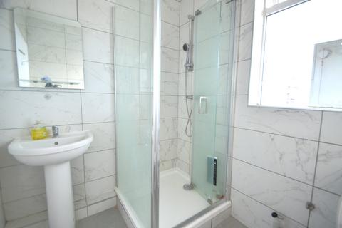 3 bedroom apartment to rent, Southall, Middlesex, UB1