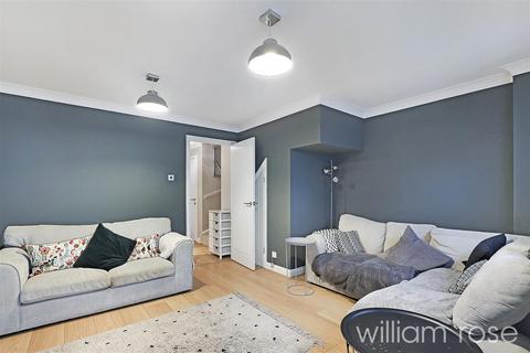 2 bedroom end of terrace house for sale, Rose Tree Mews, Woodford Green IG8