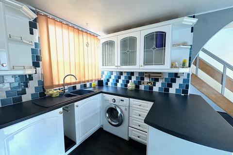 2 bedroom terraced house to rent, Davidstow Close, HU7, Hull, HU7