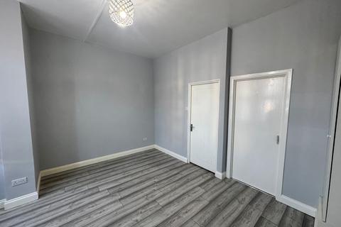 Studio to rent, 83 South Norwood Hill, London SE25