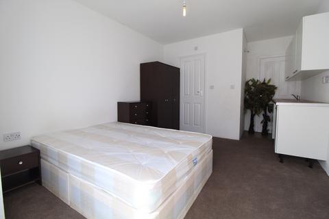 Studio to rent, Thorn Close, Northolt UB5