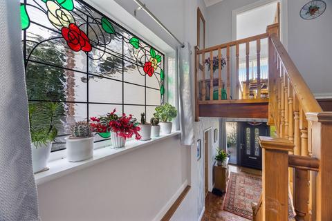 10 Bishops Close, Torquay, TQ1 2PL