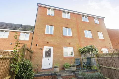 4 bedroom terraced house to rent, Tungstone Way, Market Harborough