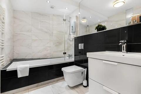 1 bedroom flat for sale, Woking,  Surrey,  GU22