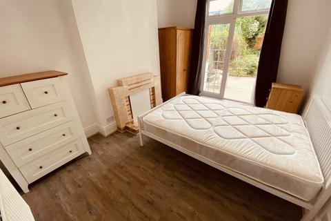 undefined, Maidstone Road, London N11