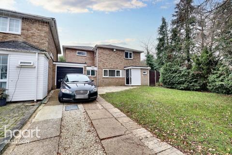 4 bedroom link detached house for sale, Edgecotts, Basildon