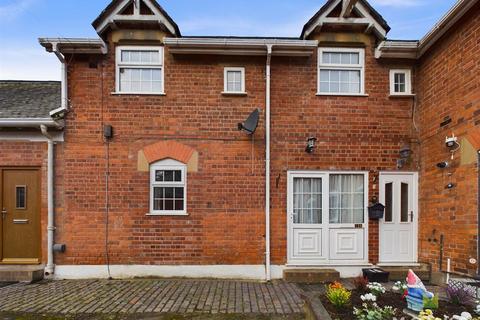 2 bedroom terraced house to rent, High Fawr Avenue, Oswestry