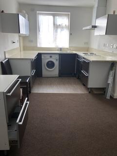 1 bedroom flat to rent, Thorn Close, Northolt UB5