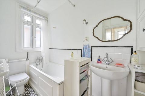 3 bedroom flat for sale, Morden Road, South Wimbledon, London, SW19