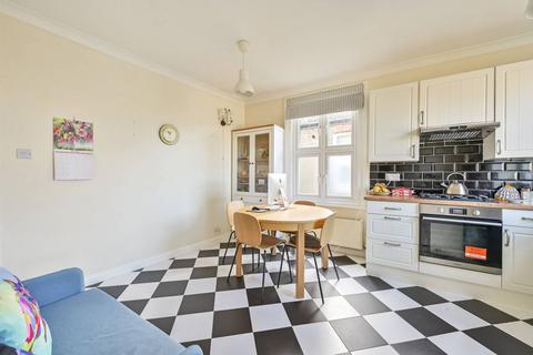 3 bedroom flat for sale, Morden Road, South Wimbledon, London, SW19