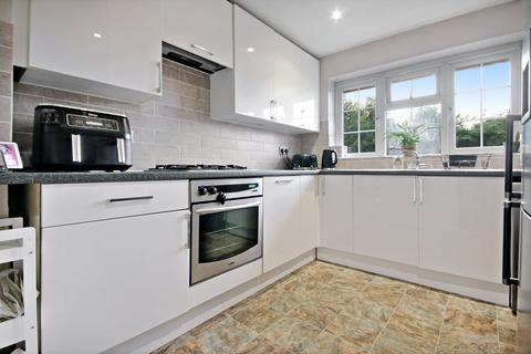 2 bedroom maisonette for sale, Woodstock, East Grinstead, RH19