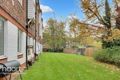 2 bedroom flat for sale, Fiveacre Close, Thornton Heath