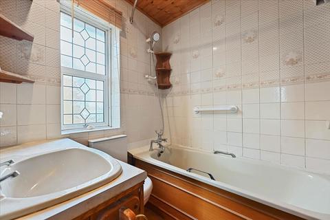 118 Saxon Drive, Acton, London, W3 0NT
