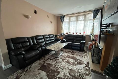 3 bedroom semi-detached house to rent, Dersingham Road