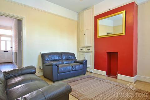 3 bedroom terraced house to rent, Cecilia Road, Leicester LE2