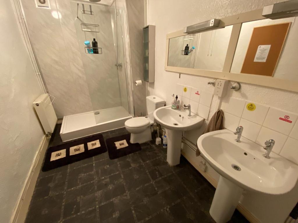 1st Floor Bathroom