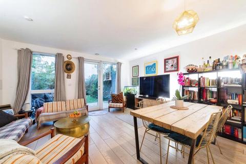 4 bedroom end of terrace house for sale, Foundry Mews, London