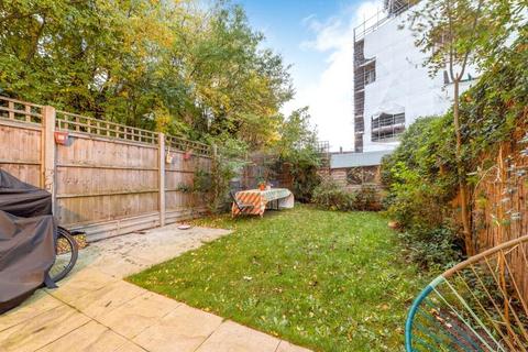 4 bedroom end of terrace house for sale, Foundry Mews, London