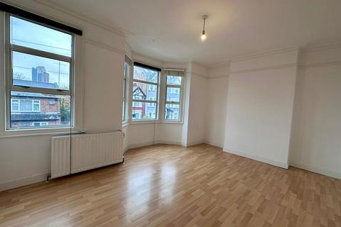 3 bedroom house to rent, Lealand Road, London