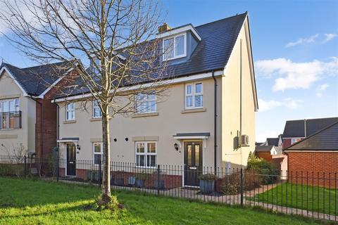 3 bedroom townhouse for sale, Whitebeam Close, Andover