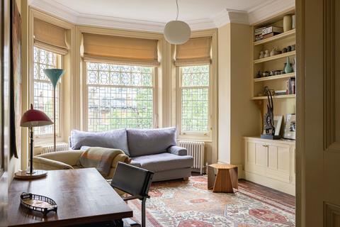 3 bedroom flat for sale, Eton Avenue, London, NW3