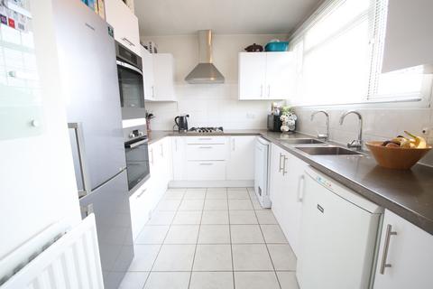 3 bedroom end of terrace house for sale, Maytree Close, Edgware HA8