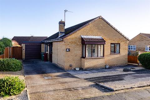 2 bedroom detached bungalow to rent, Leaburn Road, Messingham, Scunthorpe