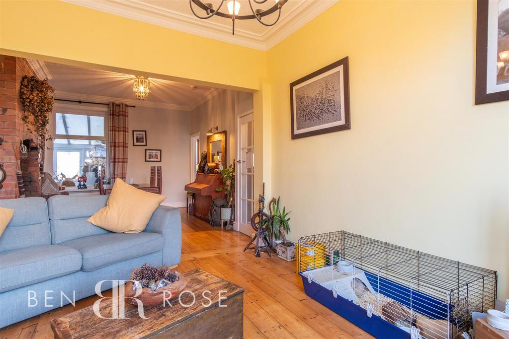 Lounge/Dining Room