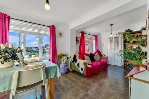 4 bedroom semi-detached house for sale, Bramble Way, Kilburn