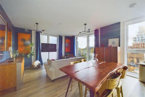 2 bedroom flat for sale, Brunskill House, 4 Bridges Court Road, London, SW11 3GR