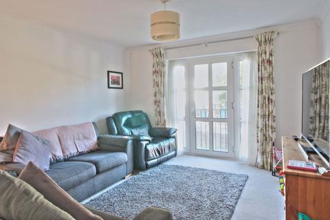 2 bedroom flat to rent, Mill Road, Eastbourne BN21