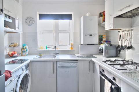 2 bedroom flat to rent, Mill Road, Eastbourne BN21