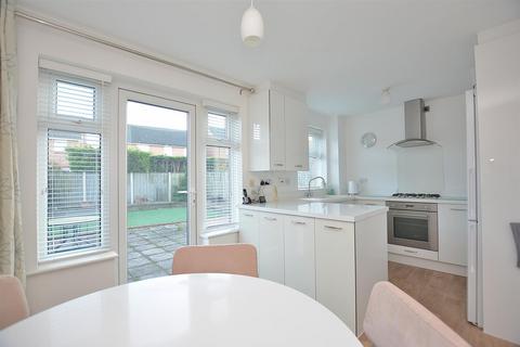 9 Bird Close, Mansfield, NG18 4AZ