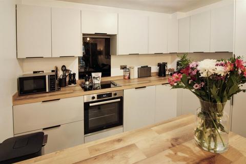 2 bedroom apartment for sale, Fenton Place, Leeds LS10