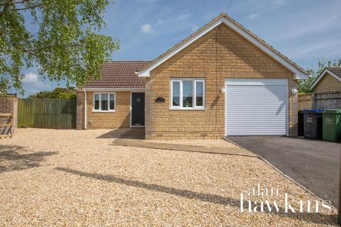 2 bedroom detached bungalow for sale, Bradenstoke, Wiltshire SN15 4