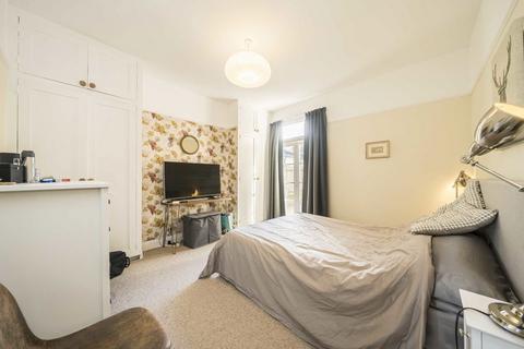 2 bedroom flat to rent, Kingston Road, Teddington TW11