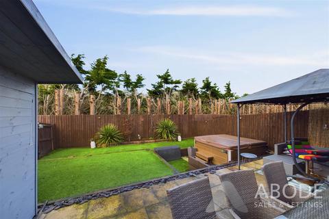 69 Cascade Close, Burton-on-trent, DE14 1DX