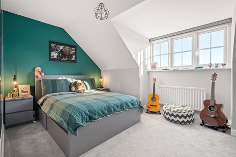8 Deacon Grove, Warfield, Bracknell, RG42 4HT