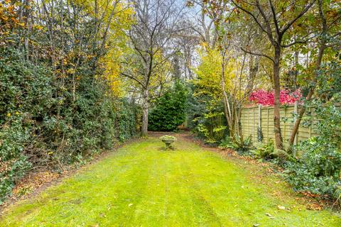 3 bedroom link detached house for sale, Lee Street, Horley, Surrey, RH6