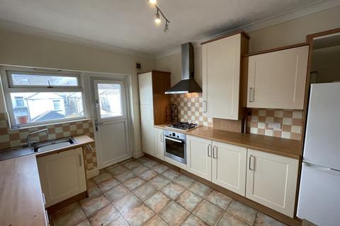 2 bedroom flat to rent, Ena Avenue, Neath