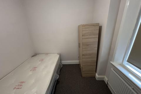 2 bedroom flat to rent, Hazelwood Avenue, Jesmond NE2