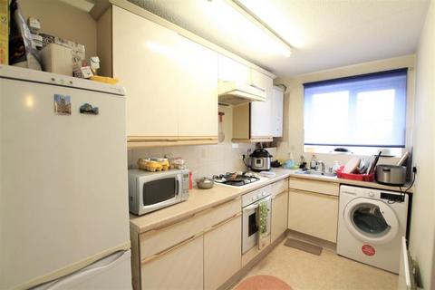 1 bedroom flat to rent, High Street, Woking GU21