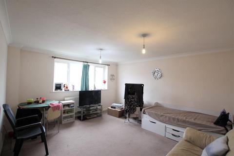 1 bedroom flat to rent, High Street, Woking GU21