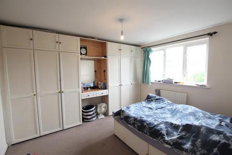 1 bedroom flat to rent, High Street, Woking GU21